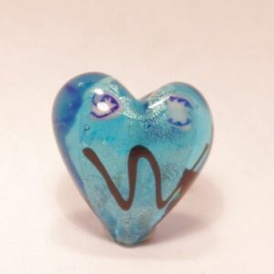 Fint blått glashjärta med mönster 18 mm