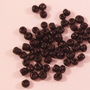 Seed beads opaque svart 4 mm
