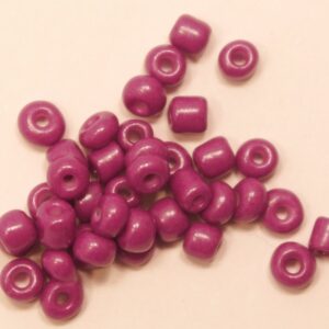Seed beads opaque mörk lila 4 mm