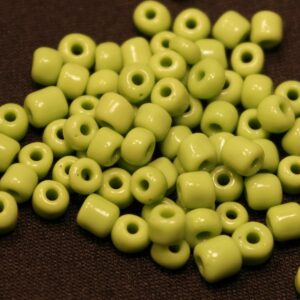Seed beads opaque ljusgrön 4 mm
