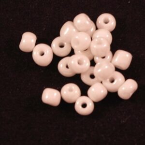 Seed beads opaque lustered vit 4 mm