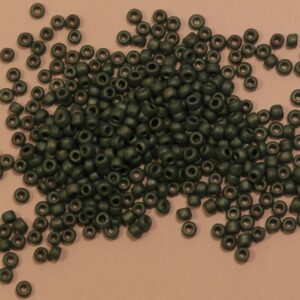 Seed beads opaque mörkgrön 2mm