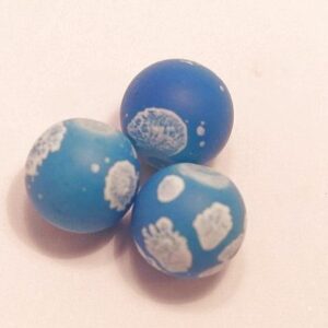 20 st blåa med mönster och gummiyta 8 mm