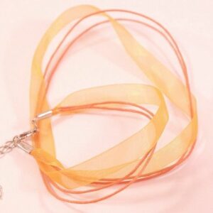 Snyggt orange färdigt halsband