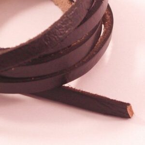 Platt svart läderband 6mm